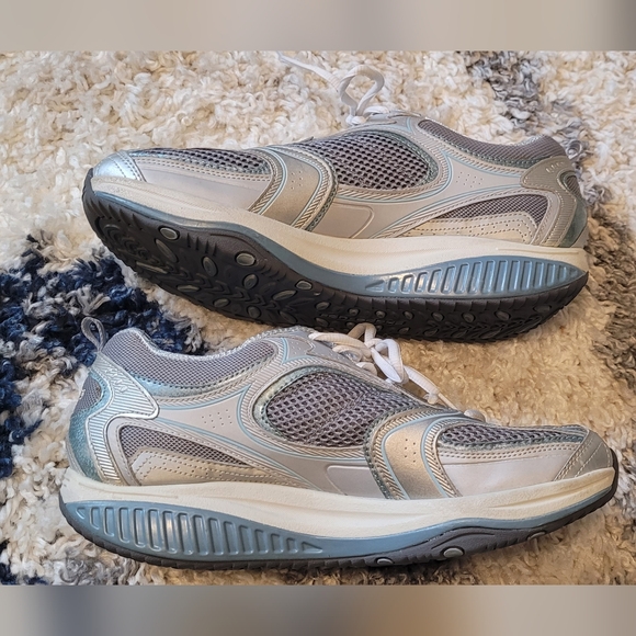 Skechers Womens Athletic Shoes Size 10M Shape Ups Leather White Blue Silver - Picture 7 of 9